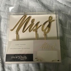 Mr and Mis cake toppers as a set